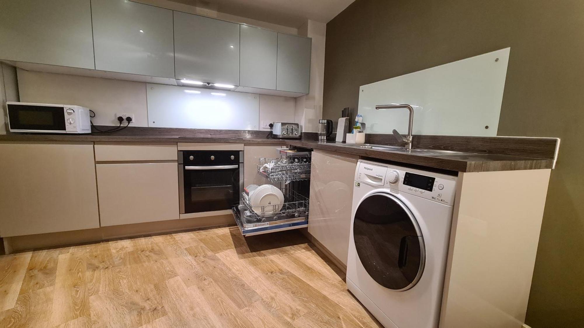 Modern One Bedroom Apartment In Cardiff Bay Екстериор снимка