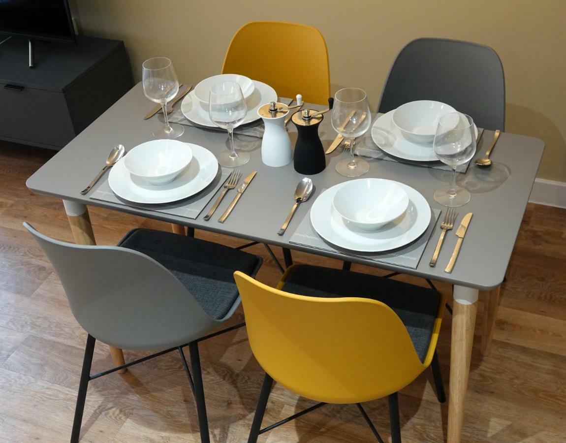 Modern One Bedroom Apartment In Cardiff Bay Екстериор снимка