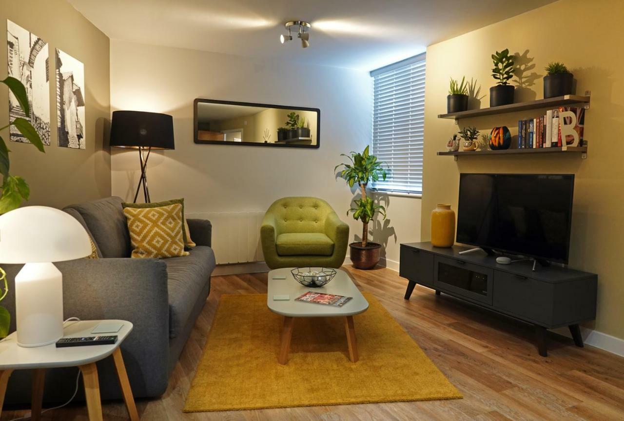 Modern One Bedroom Apartment In Cardiff Bay Екстериор снимка
